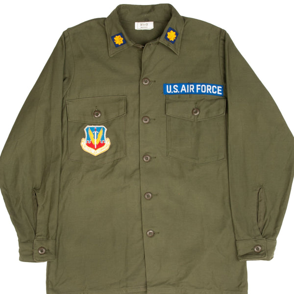 Vintage Usaf Us Air Force 1970 Vietnam War Era Utility Sateen Shirt With Patch Size 14 1/2 X 31

Dsa 100-74-C-1427

Patch:&nbsp; Usaf, Major, Tactical Air Command