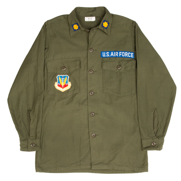 Vintage Usaf Us Air Force 1970 Vietnam War Era Utility Sateen Shirt With Patch Size 14 1/2 X 31

Dsa 100-74-C-1427

Patch:&nbsp; Usaf, Major, Tactical Air Command